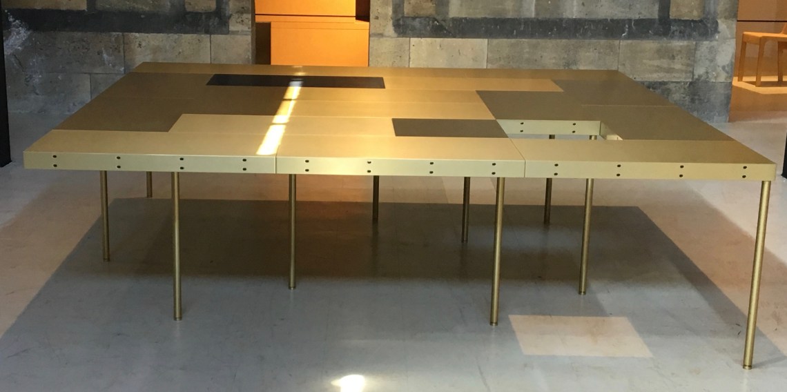 1. martin szekely, table , collection map aluminium anodisé, 2013, 75 x 258 x 258 cm, fabrication marzorati roucetti : chastagner. coll. parti.